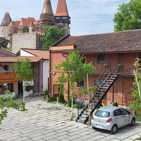 Pensiunea Hanul Huniazilor Hotel 3*